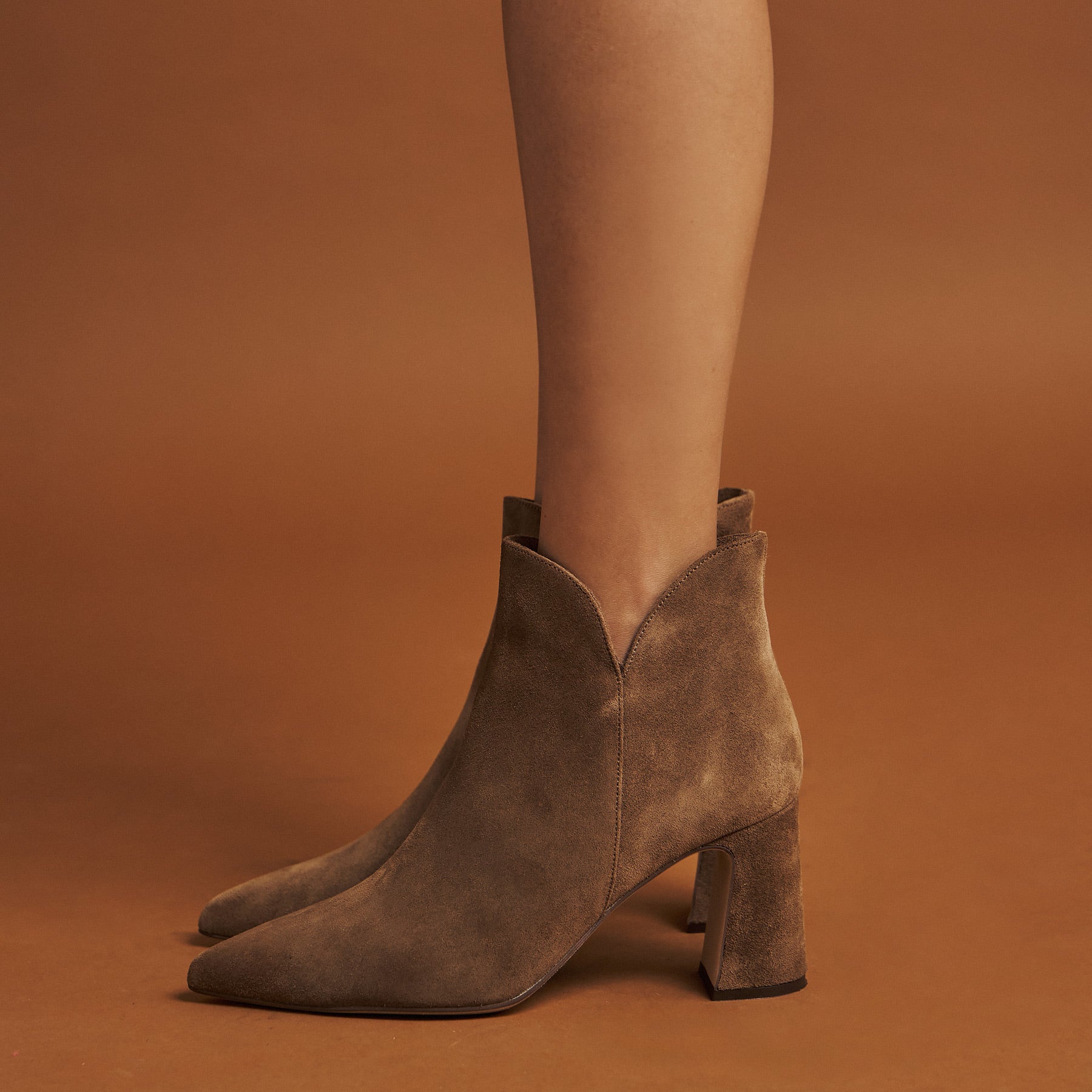 Mourtzi 714Z05 Μποτάκια Αστραγάλου με Μύτη - Bisquit Σουέντ