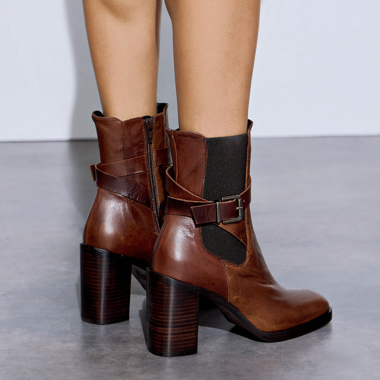 Zinda 2921 Μποτάκια Chelsea με Τακούνι και Αγκράφα - Tan