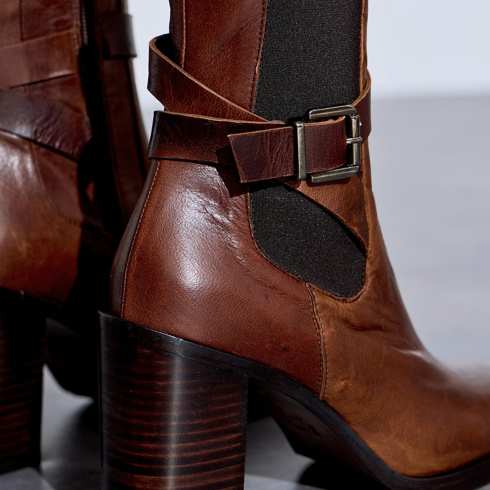 Zinda 2921 Μποτάκια Chelsea με Τακούνι και Αγκράφα - Tan