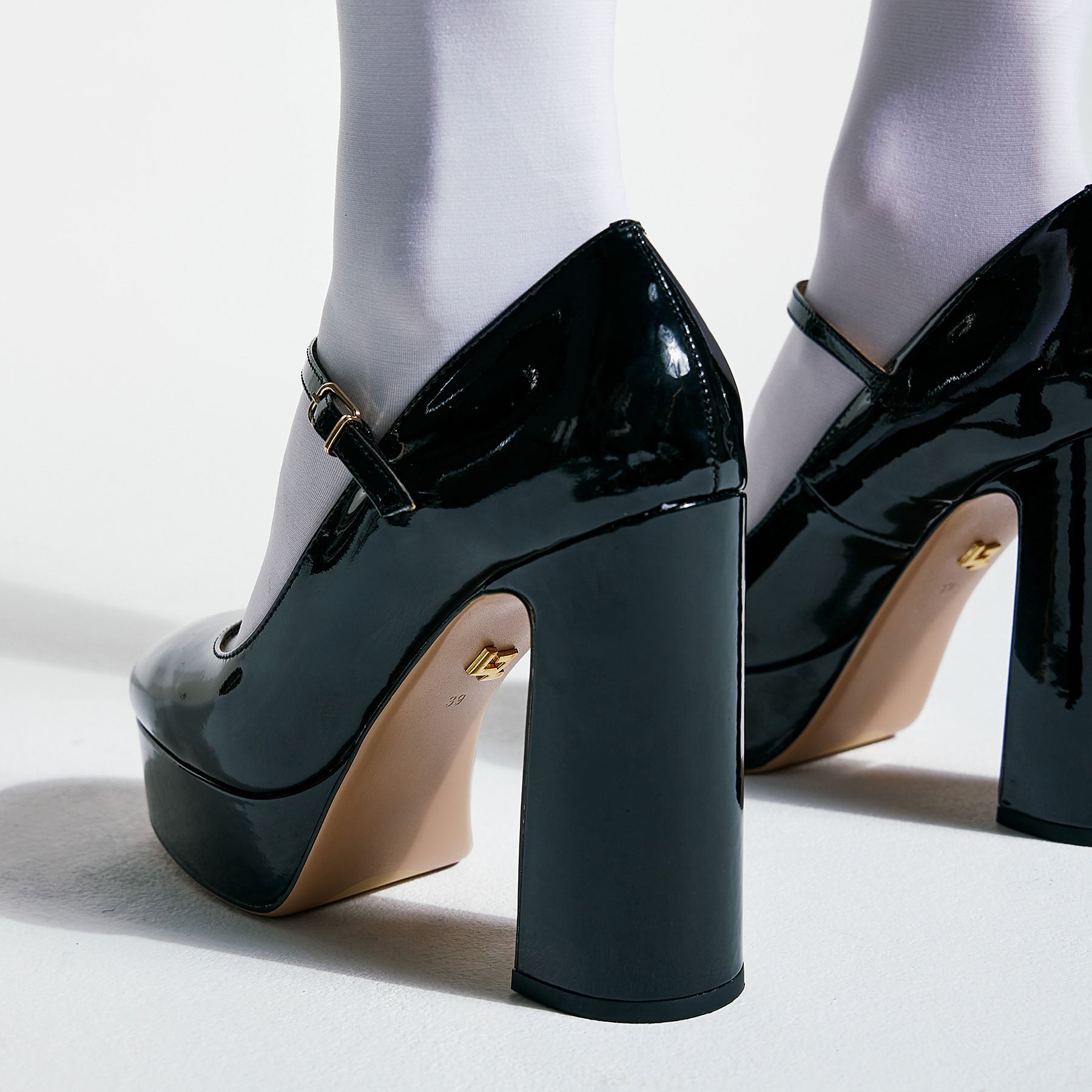 Lola Cruz 092 Γόβες Mary Jane με Φιάπα - Μαύρο Λουστρίν