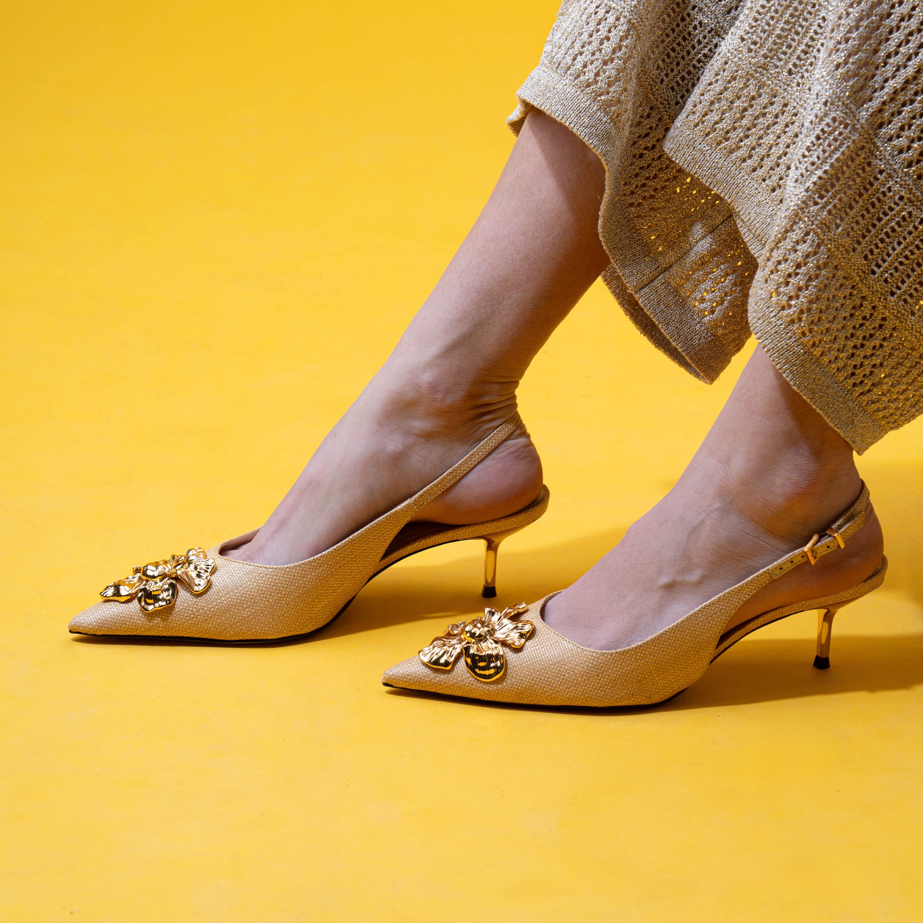 Schutz 22179 Γόβες Slingback με Μεταλλικό Λουλούδι - Beige