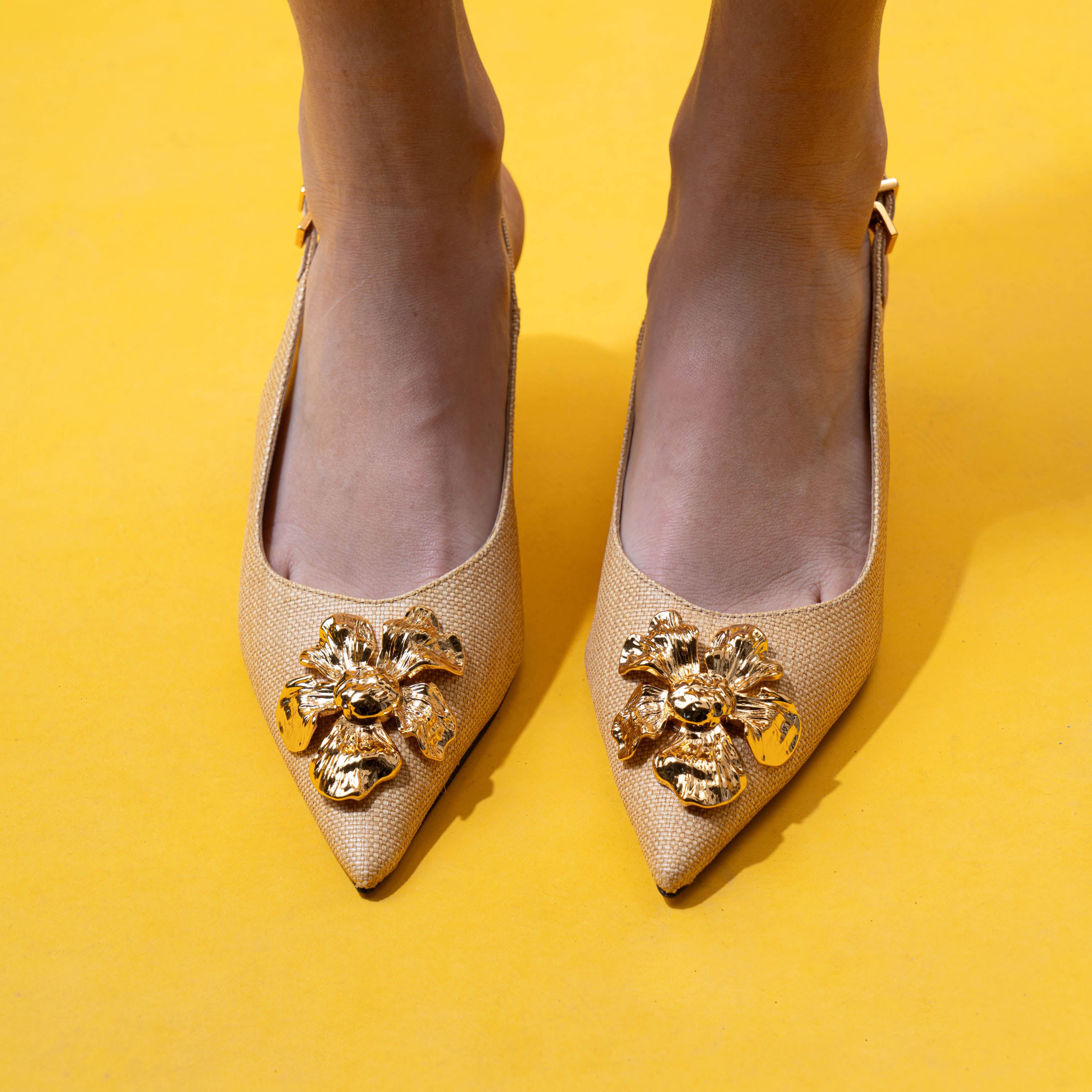 Schutz 22179 Γόβες Slingback με Μεταλλικό Λουλούδι - Beige