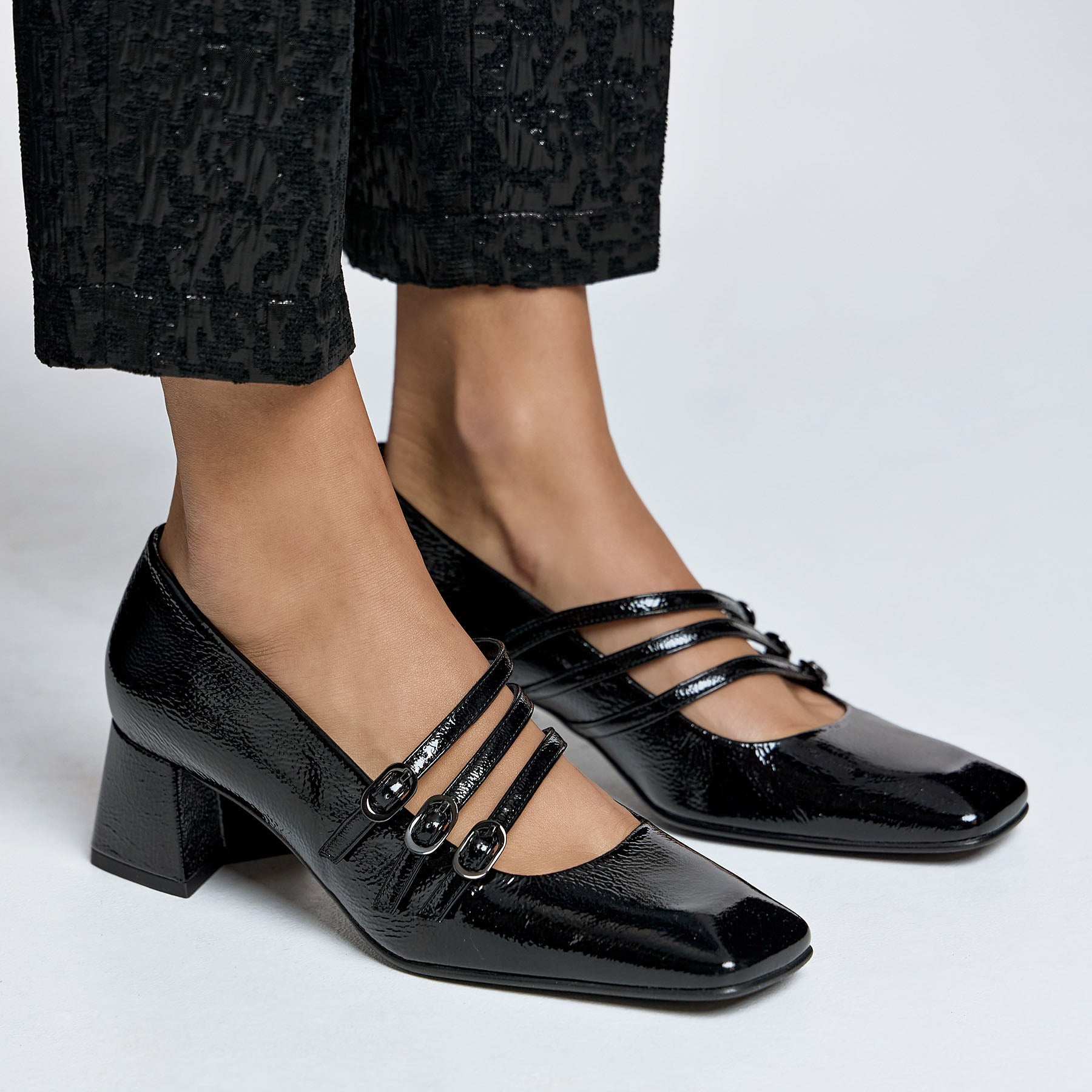 Γκόμπες με Λουράκια και με Καρέ Μύτη - Μαύρο Λουστρίν 